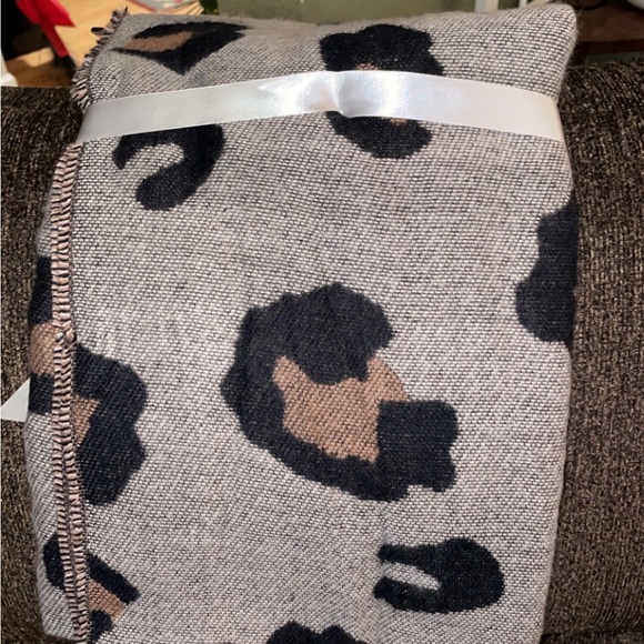 Scarf & beanie bundle - Picture 4 of 4